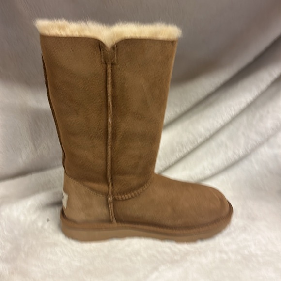 FEW LEFT! Kids Ugg Bailey Button Triplett Winter Boots - Picture 4 of 9